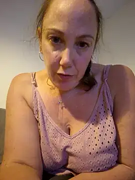 Webcam Model (Wisie_Cutie)  is live.Free join now!