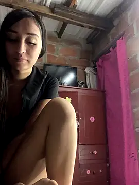 Webcam Model (RAKEL37)  is live.Free join now!