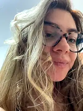 alicee16 from StripChat is Freechat