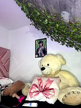 Webcam Model (Melody_rouxxx)  is live.Free join now!