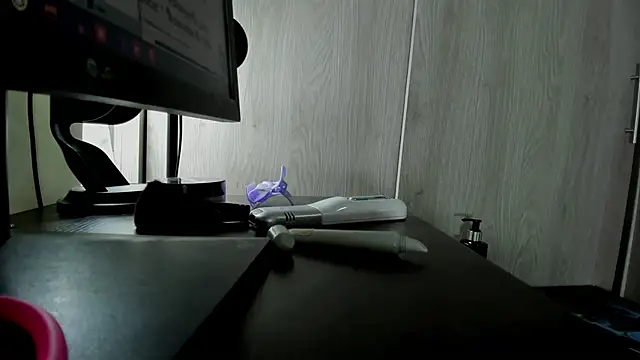 cristaaalclocks1 - Cristaaalclocks1's free webcam - UK Sex Cams