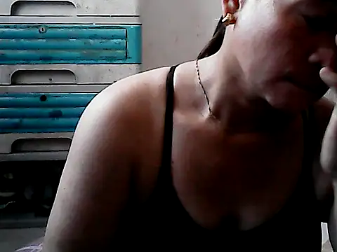 yourspinaymama1682 - YoursPinayMama1682's free webcam - UK Sex Cams