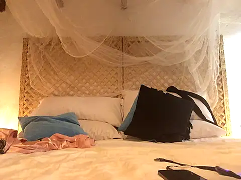 Wild-RosaBlue live cam screenshot female from United Kingdom on PornAJ – Adult Videos, Live Cams & Chat