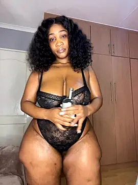 Webcam Model (HugeMassiveBooty)  is live.Free join now!