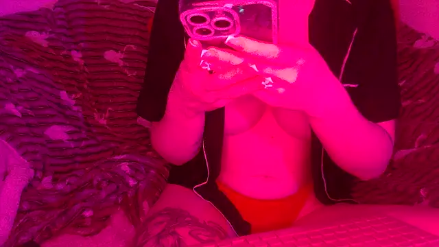 Little-Red21 from StripChat is Freechat