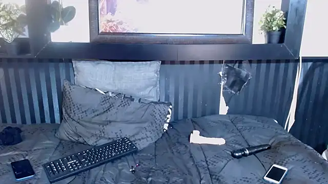 DarkQueen25x - Female Stripchat model