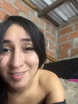 Webcam Model (RAKEL37)  is live.Free join now!
