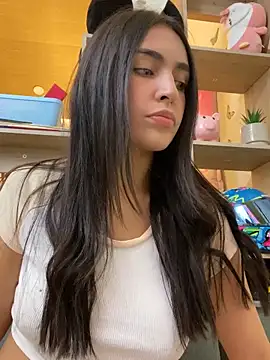 Webcam Model (DaphneUwu)  is live.Free join now!