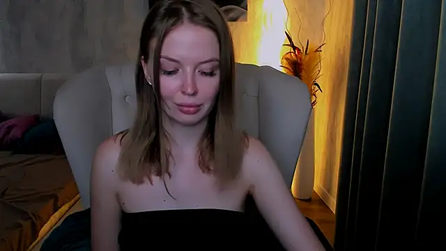 LaurennHill live cam screenshot female on CamSexing – Live Sex Chat & Webcam Shows