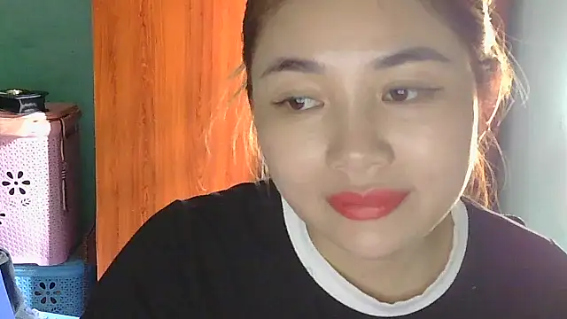 Uhem112 webcam stripchat model stream image