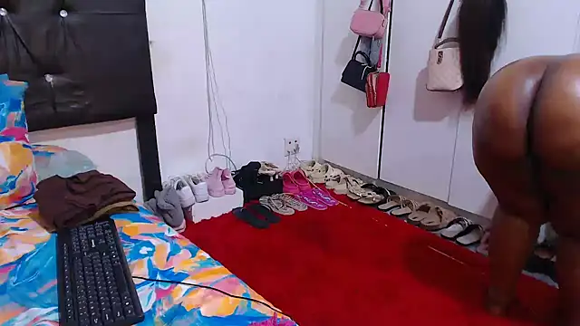 BigbootyNickyx