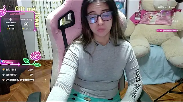 Maggie_Fox3's Stripchat show and profile