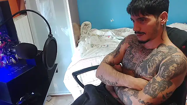 Badboyi1997 live cam screenshot male on CUM.show – Splashy Live Cam Performances