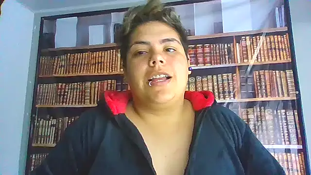 Hailey_Curvy
