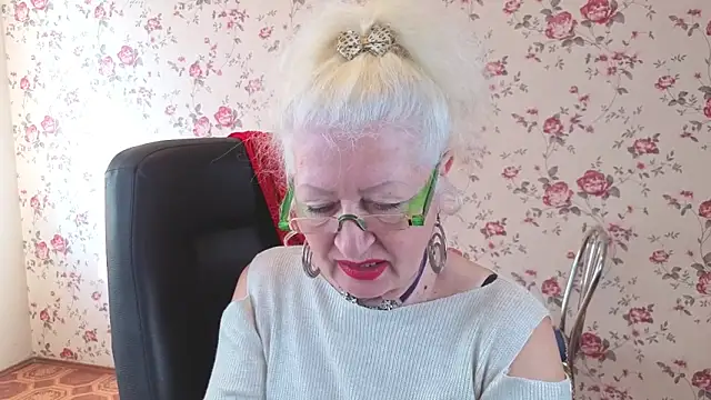 maya_mayflower - Maya_Mayflower's free webcam - UK Sex Cams