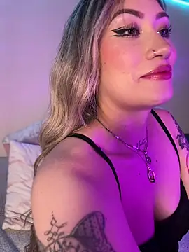 Webcam Model (Lally_Valencia__)  is live.Free join now!