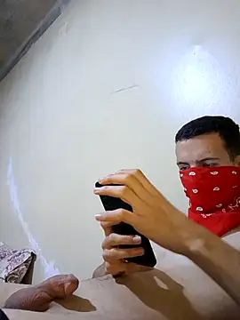 rafik2 live cam screenshot male from Algeria on Squirt Show – Wet & Wild Live Cams