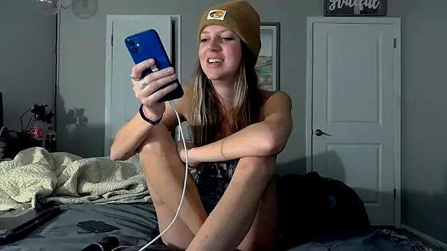 molly_witha_chan... Live Webcam on Stripchat