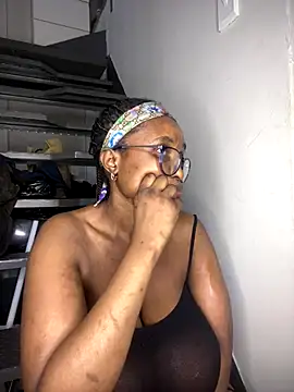 Webcam Model (Bustygoddess32)  is live.Free join now!