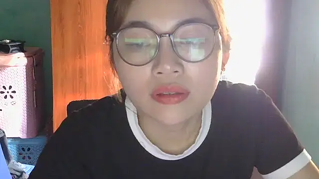 Uhem112 webcam stripchat model stream image