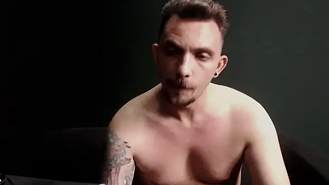 guesswhatbitch - Guesswhatbitch's free webcam - UK Sex Cams