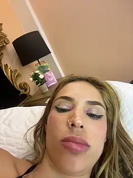 Webcam Model (ambarsorachi)  is live.Free join now!