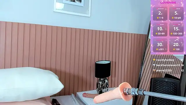 klhoe_boobs