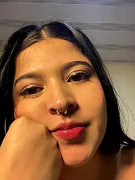 Webcam Model (Vliacoooper2)  is live.Free join now!