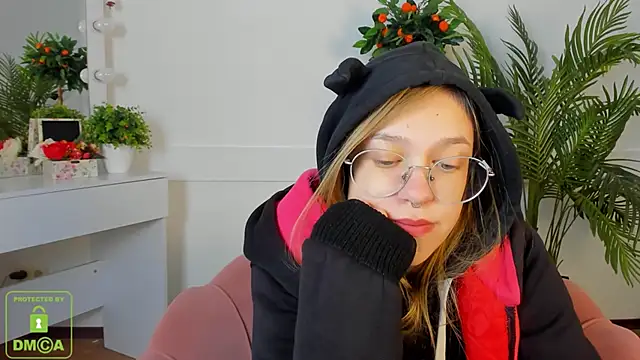 LayriantaVee