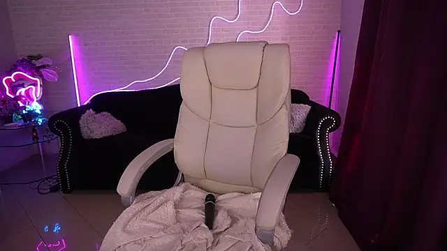 daenerys_daenn - Daenerys_Daenn's free webcam - UK Sex Cams