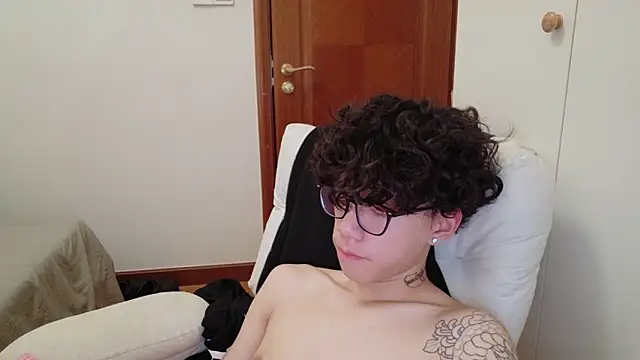 hangzi-0011 - Hangzi-0011's free webcam - UK Sex Cams