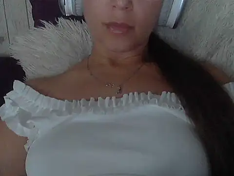 Light-Bluee webcam stripchat model stream image