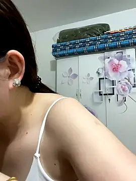 Nhi999