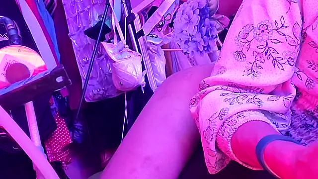 gurlnips - Gurlnips's free webcam - UK Sex Cams