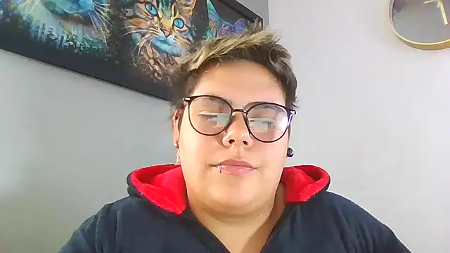 Hailey_Curvy
