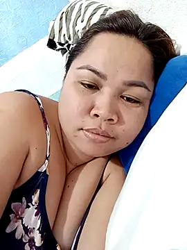 Webcam Model (XXLorie_02)  is live.Free join now!