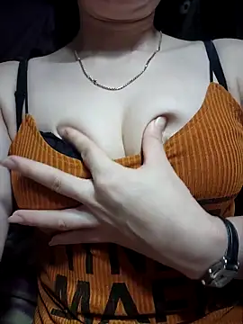 LeanaLy webcam stripchat model stream image