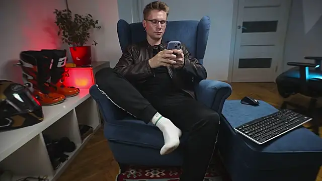 kevin-park live cam screenshot male from Russia on PornAJ – Adult Videos, Live Cams & Chat
