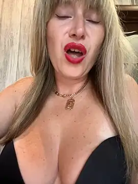 Webcam Model (Kittenforyou)  is live.Free join now!