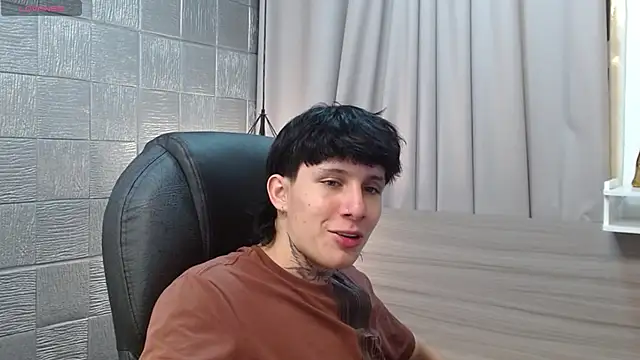 iantwink18 - Iantwink18's free webcam - UK Sex Cams