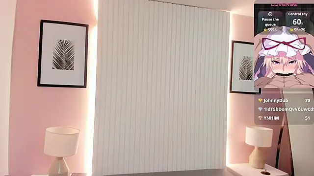 klhoe_boobs