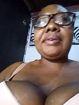YELLOW_BONE live cam screenshot female from South Africa on Bagaboante — Live Sex Chat & Cams