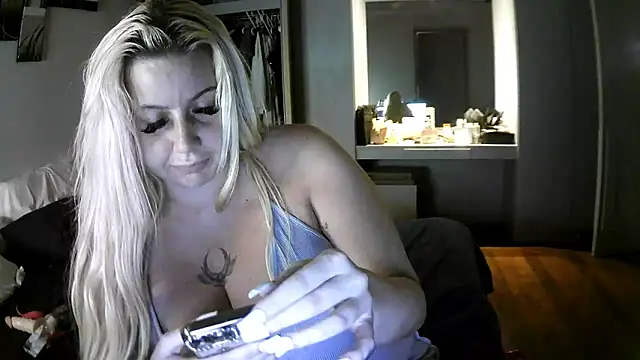  TiaDoll chat room