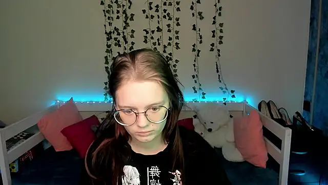 shy_elina01