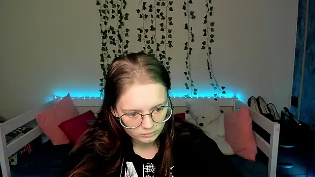 shy_elina01