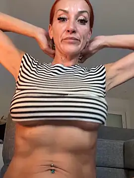  MikaelaBloom chat room