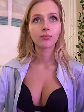 Webcam Model (LunaRase)  is live.Free join now!