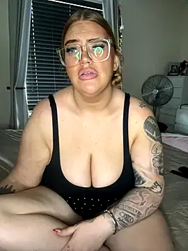 MysteriousMylaX's Stripchat show and profile