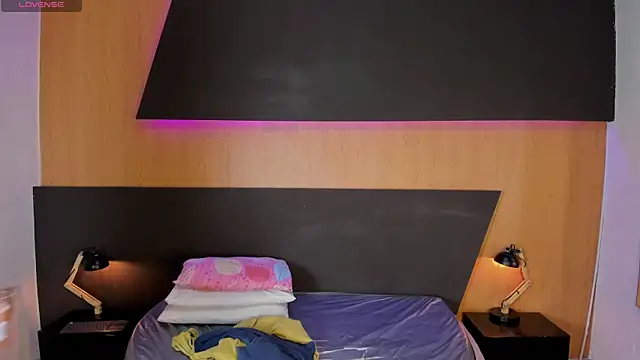 Dakota_Monroe's Stripchat show and profile