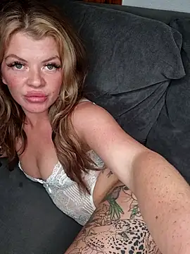 Webcam Model (Just_peaches_not_cream)  is live.Free join now!